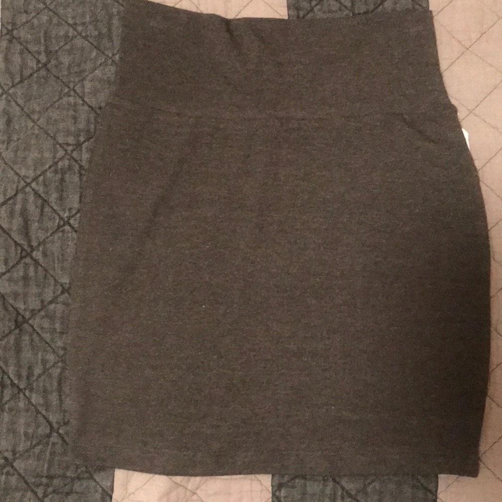 Solid slim skirt